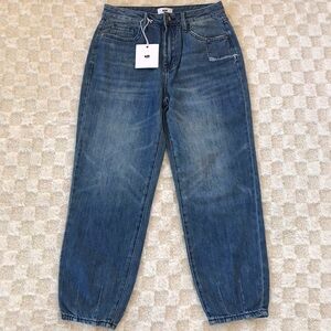 Signature I&M NWOT High-Waist Relaxed Denim Jeans in Medium Blue